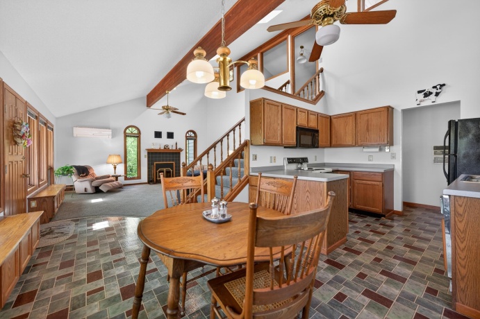 1110 White Pine, DIXON, Illinois 61021, 3 Bedrooms Bedrooms, ,2 BathroomsBathrooms,House,For Sale,White Pine,202602844