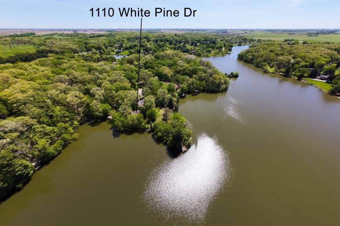 1110 White Pine, DIXON, Illinois 61021, 3 Bedrooms Bedrooms, ,2 BathroomsBathrooms,House,For Sale,White Pine,202602844