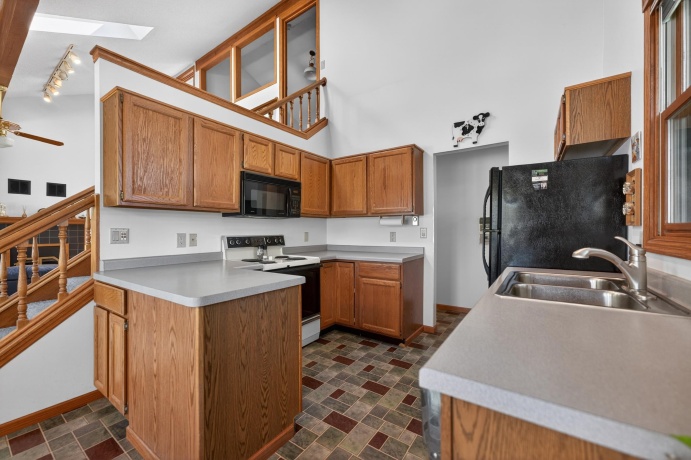 1110 White Pine, DIXON, Illinois 61021, 3 Bedrooms Bedrooms, ,2 BathroomsBathrooms,House,For Sale,White Pine,202602844