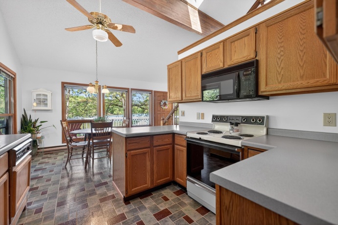 1110 White Pine, DIXON, Illinois 61021, 3 Bedrooms Bedrooms, ,2 BathroomsBathrooms,House,For Sale,White Pine,202602844