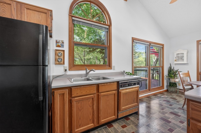 1110 White Pine, DIXON, Illinois 61021, 3 Bedrooms Bedrooms, ,2 BathroomsBathrooms,House,For Sale,White Pine,202602844
