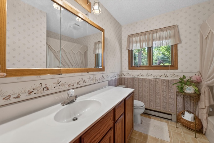 1110 White Pine, DIXON, Illinois 61021, 3 Bedrooms Bedrooms, ,2 BathroomsBathrooms,House,For Sale,White Pine,202602844