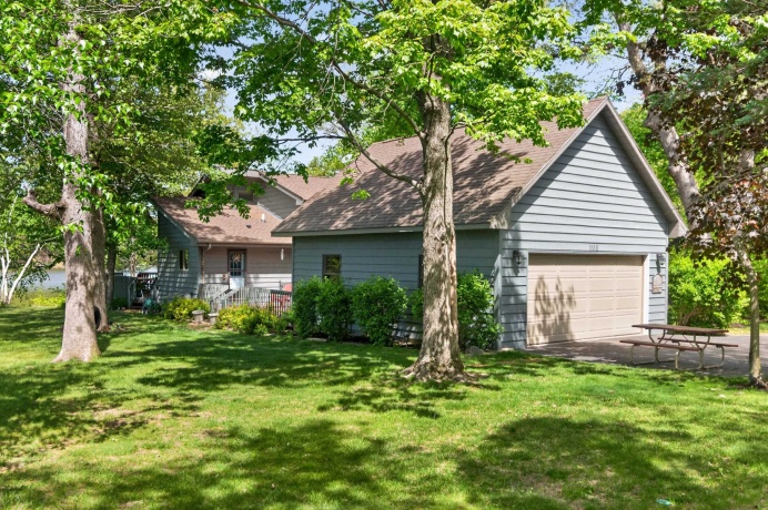 1110 White Pine, DIXON, Illinois 61021, 3 Bedrooms Bedrooms, ,2 BathroomsBathrooms,House,For Sale,White Pine,202602844