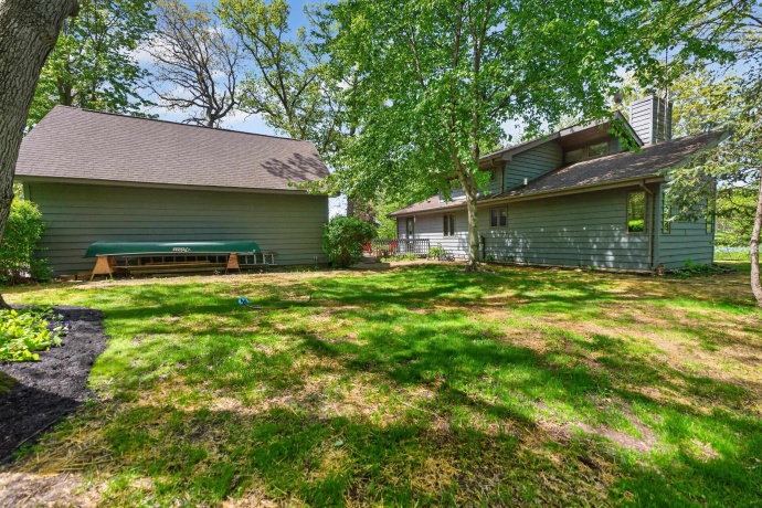 1110 White Pine, DIXON, Illinois 61021, 3 Bedrooms Bedrooms, ,2 BathroomsBathrooms,House,For Sale,White Pine,202602844