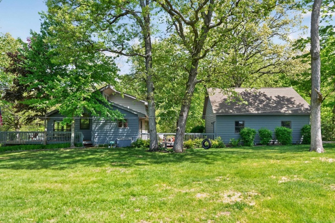 1110 White Pine, DIXON, Illinois 61021, 3 Bedrooms Bedrooms, ,2 BathroomsBathrooms,House,For Sale,White Pine,202602844