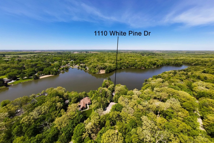 1110 White Pine, DIXON, Illinois 61021, 3 Bedrooms Bedrooms, ,2 BathroomsBathrooms,House,For Sale,White Pine,202602844