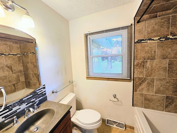 1926 Apple Tree, ROCKFORD, Illinois 61108, 2 Bedrooms Bedrooms, ,1 BathroomBathrooms,House,For Sale,Apple Tree,202602941