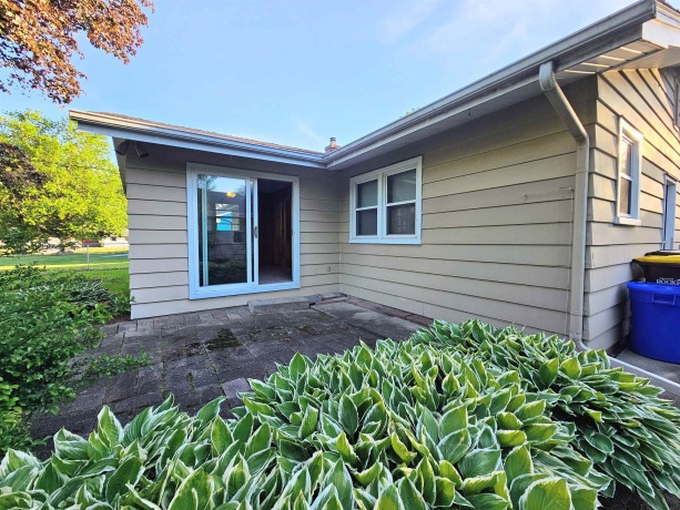 1926 Apple Tree, ROCKFORD, Illinois 61108, 2 Bedrooms Bedrooms, ,1 BathroomBathrooms,House,For Sale,Apple Tree,202602941