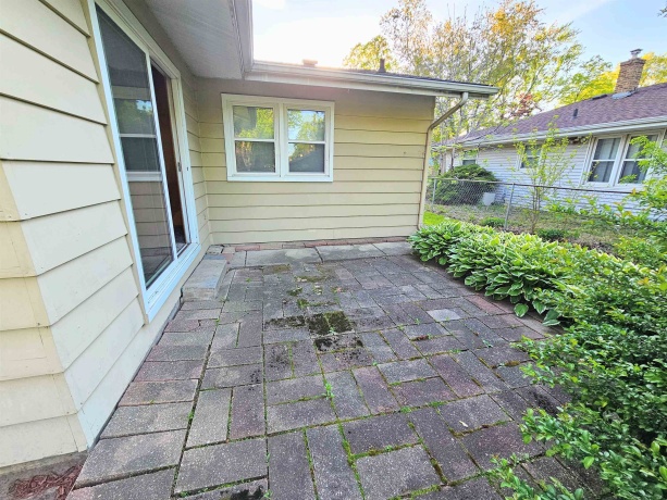 1926 Apple Tree, ROCKFORD, Illinois 61108, 2 Bedrooms Bedrooms, ,1 BathroomBathrooms,House,For Sale,Apple Tree,202602941