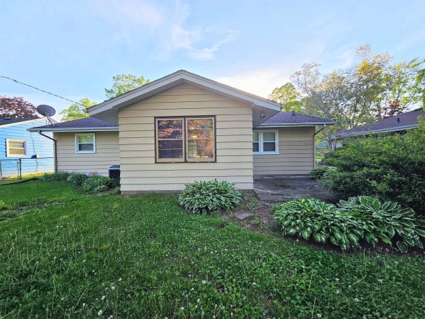 1926 Apple Tree, ROCKFORD, Illinois 61108, 2 Bedrooms Bedrooms, ,1 BathroomBathrooms,House,For Sale,Apple Tree,202602941