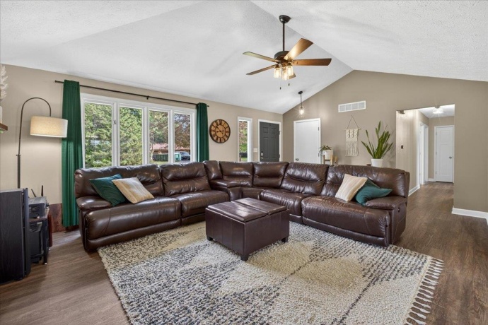 6137 Upper Ridge, ROSCOE, Illinois 61073, 3 Bedrooms Bedrooms, ,2 BathroomsBathrooms,House,For Sale,Upper Ridge,202602942