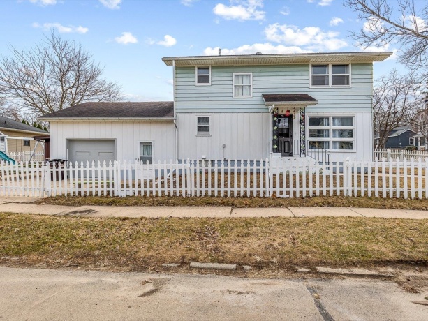 317 GROVE, FREEPORT, Illinois 61032, 4 Bedrooms Bedrooms, ,2 BathroomsBathrooms,House,For Sale,GROVE,202602946