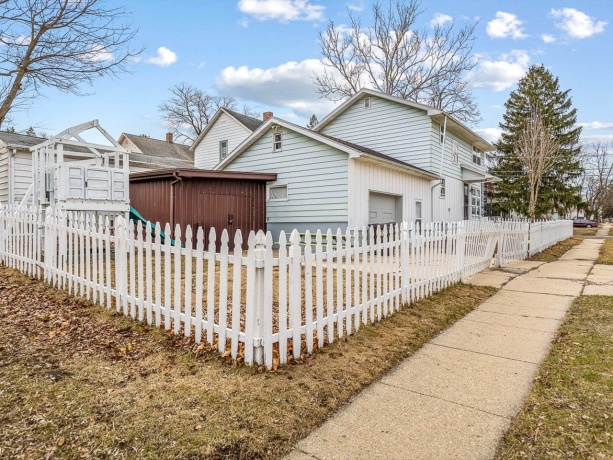 317 GROVE, FREEPORT, Illinois 61032, 4 Bedrooms Bedrooms, ,2 BathroomsBathrooms,House,For Sale,GROVE,202602946