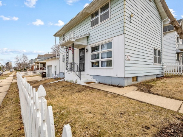317 GROVE, FREEPORT, Illinois 61032, 4 Bedrooms Bedrooms, ,2 BathroomsBathrooms,House,For Sale,GROVE,202602946