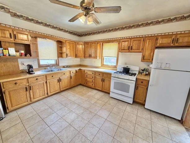 617 East, BELVIDERE, Illinois 61008, 4 Bedrooms Bedrooms, ,2 BathroomsBathrooms,House,For Sale,East,202602955