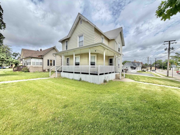 617 East, BELVIDERE, Illinois 61008, 4 Bedrooms Bedrooms, ,2 BathroomsBathrooms,House,For Sale,East,202602955