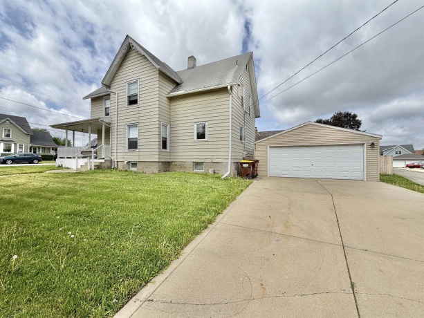 617 East, BELVIDERE, Illinois 61008, 4 Bedrooms Bedrooms, ,2 BathroomsBathrooms,House,For Sale,East,202602955