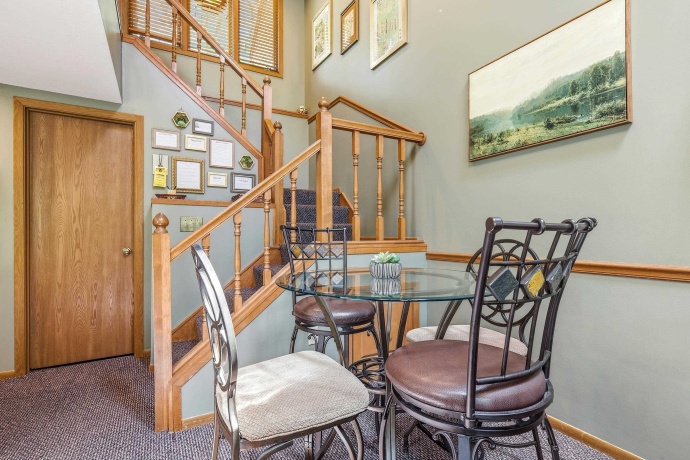 17 Oak Glen, GALENA, Illinois 61036, 2 Bedrooms Bedrooms, ,2 BathroomsBathrooms,Condominium,For Sale,Oak Glen,202602966