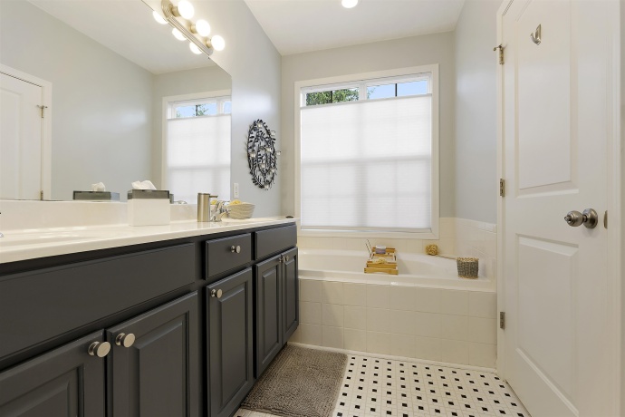 4521 Rainbow, LOVES PARK, Illinois 61111, 2 Bedrooms Bedrooms, ,2 BathroomsBathrooms,Condominium,For Sale,Rainbow,202602970