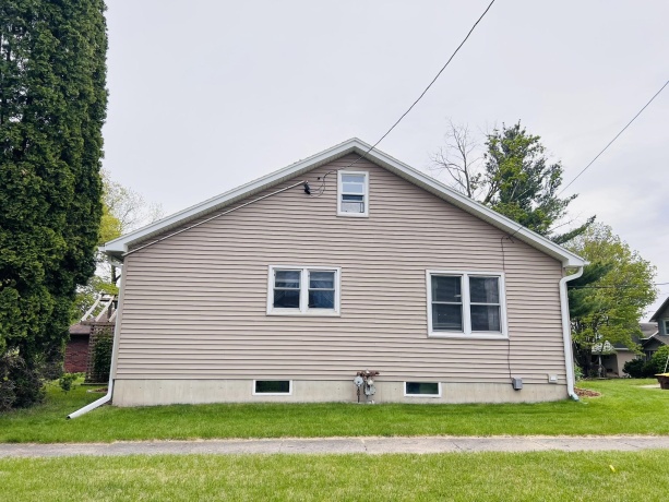 1655 Chicago, FREEPORT, Illinois 61032, 2 Bedrooms Bedrooms, ,2 BathroomsBathrooms,House,For Sale,Chicago,202602980
