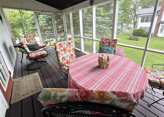 304 Broadway, MOUNT CARROLL, Illinois 61053, 4 Bedrooms Bedrooms, ,3 BathroomsBathrooms,House,For Sale,Broadway,202602982