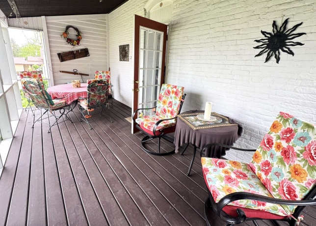 304 Broadway, MOUNT CARROLL, Illinois 61053, 4 Bedrooms Bedrooms, ,3 BathroomsBathrooms,House,For Sale,Broadway,202602982