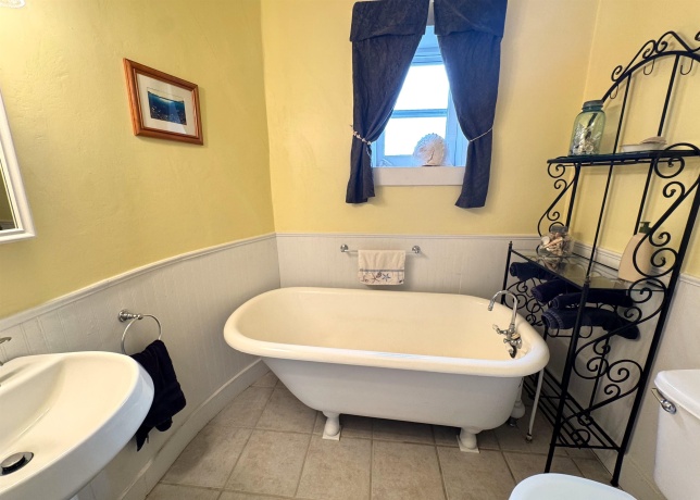 304 Broadway, MOUNT CARROLL, Illinois 61053, 4 Bedrooms Bedrooms, ,3 BathroomsBathrooms,House,For Sale,Broadway,202602982