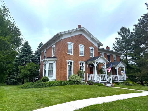 304 Broadway, MOUNT CARROLL, Illinois 61053, 4 Bedrooms Bedrooms, ,3 BathroomsBathrooms,House,For Sale,Broadway,202602982