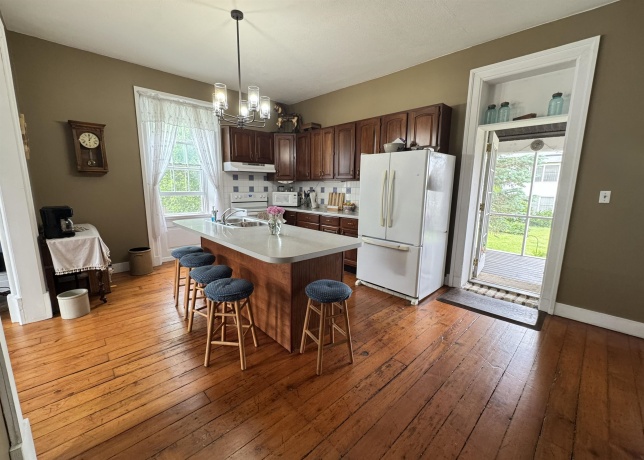304 Broadway, MOUNT CARROLL, Illinois 61053, 4 Bedrooms Bedrooms, ,3 BathroomsBathrooms,House,For Sale,Broadway,202602982