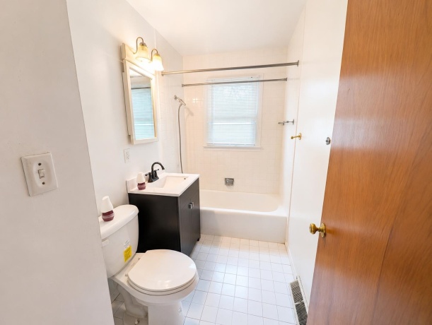 231 River, DEKALB, Illinois 60115, 3 Bedrooms Bedrooms, ,2 BathroomsBathrooms,House,For Sale,River,202602984