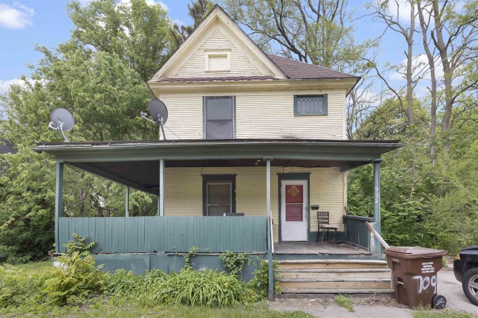 938 Woodlawn, ROCKFORD, Illinois 61103, 4 Bedrooms Bedrooms, ,1 BathroomBathrooms,House,For Sale,Woodlawn,202602987