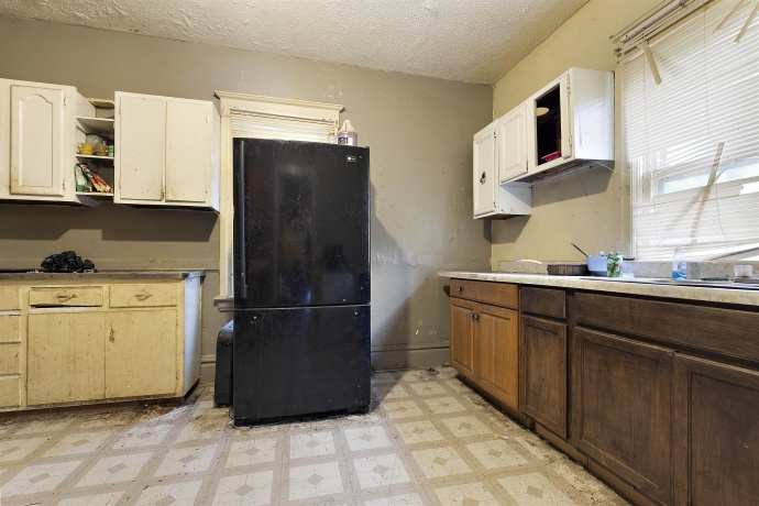 938 Woodlawn, ROCKFORD, Illinois 61103, 4 Bedrooms Bedrooms, ,1 BathroomBathrooms,House,For Sale,Woodlawn,202602987