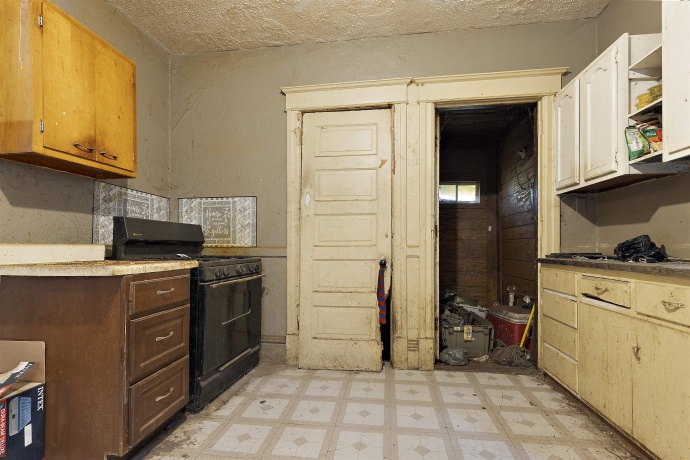 938 Woodlawn, ROCKFORD, Illinois 61103, 4 Bedrooms Bedrooms, ,1 BathroomBathrooms,House,For Sale,Woodlawn,202602987