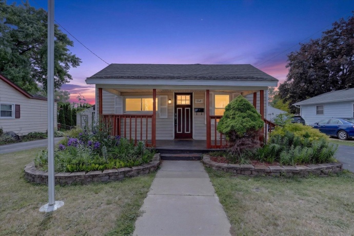 240 Adams, SOUTH BELOIT, Illinois 61080, 2 Bedrooms Bedrooms, ,1 BathroomBathrooms,House,For Sale,Adams,202602988