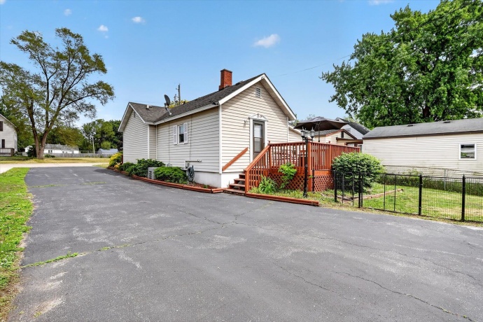 240 Adams, SOUTH BELOIT, Illinois 61080, 2 Bedrooms Bedrooms, ,1 BathroomBathrooms,House,For Sale,Adams,202602988
