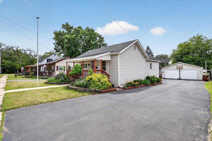 240 Adams, SOUTH BELOIT, Illinois 61080, 2 Bedrooms Bedrooms, ,1 BathroomBathrooms,House,For Sale,Adams,202602988