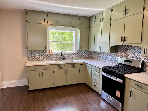 621 Garden, FREEPORT, Illinois 61032, 3 Bedrooms Bedrooms, ,1 BathroomBathrooms,House,For Sale,Garden,202602993