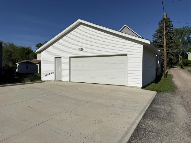 621 Garden, FREEPORT, Illinois 61032, 3 Bedrooms Bedrooms, ,1 BathroomBathrooms,House,For Sale,Garden,202602993