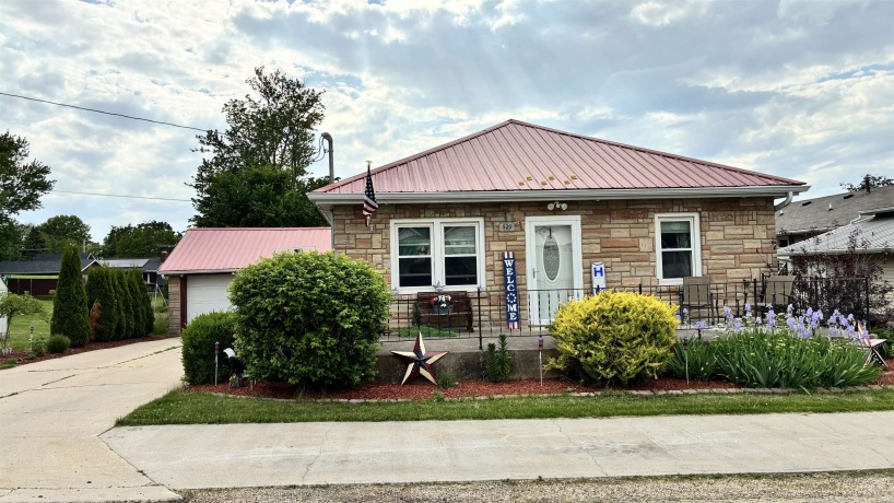 520 Burns, LANARK, Illinois 61046, 2 Bedrooms Bedrooms, ,1 BathroomBathrooms,House,For Sale,Burns,202602994