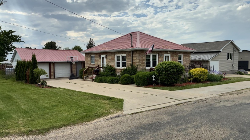 520 Burns, LANARK, Illinois 61046, 2 Bedrooms Bedrooms, ,1 BathroomBathrooms,House,For Sale,Burns,202602994