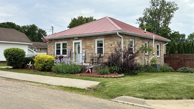 520 Burns, LANARK, Illinois 61046, 2 Bedrooms Bedrooms, ,1 BathroomBathrooms,House,For Sale,Burns,202602994