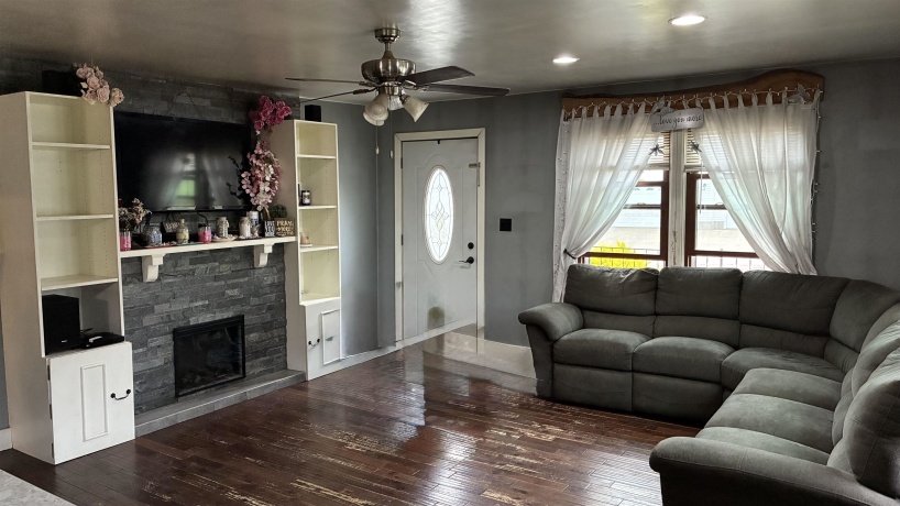 520 Burns, LANARK, Illinois 61046, 2 Bedrooms Bedrooms, ,1 BathroomBathrooms,House,For Sale,Burns,202602994