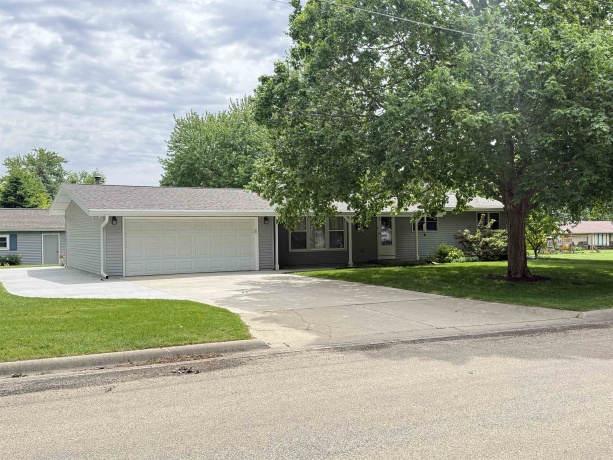 617 Linn, SHANNON, Illinois 61078, 3 Bedrooms Bedrooms, ,2 BathroomsBathrooms,House,For Sale,Linn,202603001