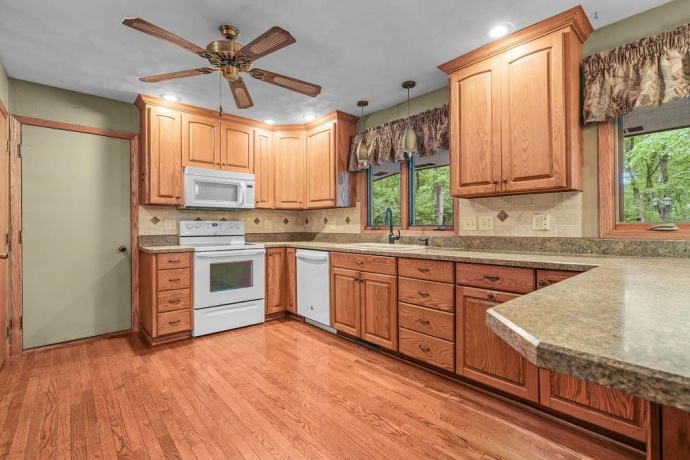 10876 CROCKETT, ROSCOE, Illinois 61073, 3 Bedrooms Bedrooms, ,2 BathroomsBathrooms,House,For Sale,CROCKETT,202603019