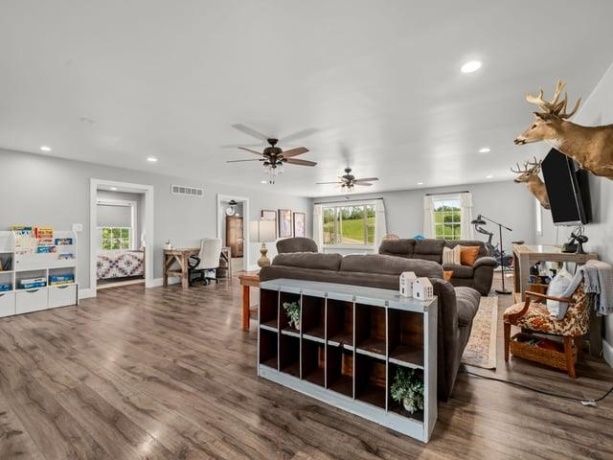 8294 Leaf River, LEAF RIVER, Illinois 61047, 4 Bedrooms Bedrooms, ,3 BathroomsBathrooms,House,For Sale,Leaf River,202603020