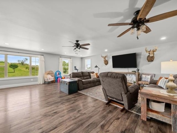 8294 Leaf River, LEAF RIVER, Illinois 61047, 4 Bedrooms Bedrooms, ,3 BathroomsBathrooms,House,For Sale,Leaf River,202603020