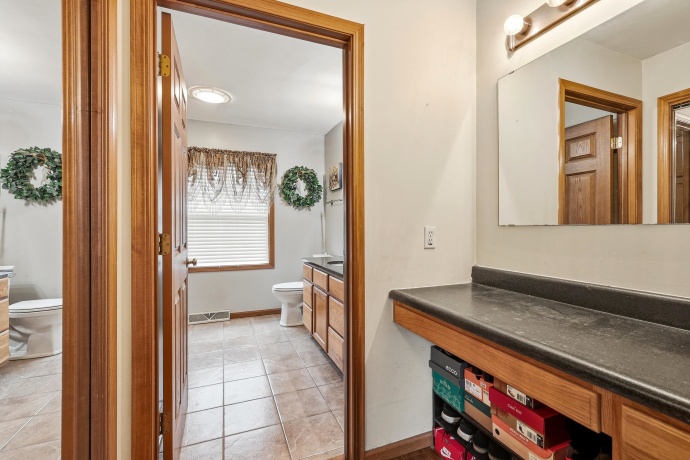 465 Peach, EAST DUBUQUE, Illinois 61025, 4 Bedrooms Bedrooms, ,3 BathroomsBathrooms,House,For Sale,Peach,202603021