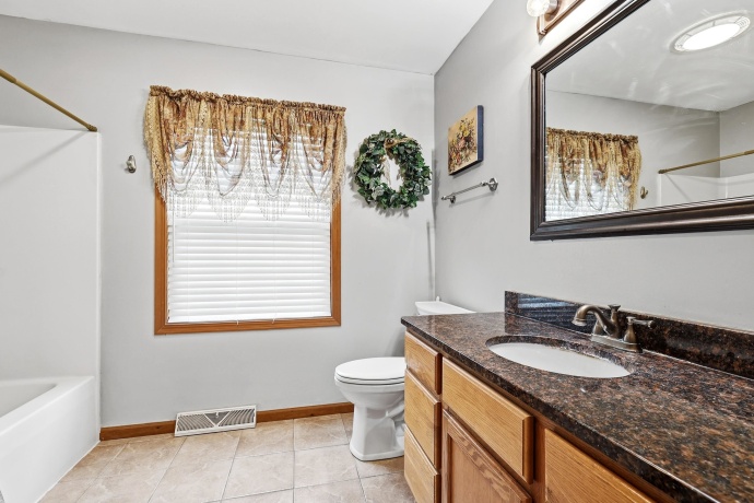 465 Peach, EAST DUBUQUE, Illinois 61025, 4 Bedrooms Bedrooms, ,3 BathroomsBathrooms,House,For Sale,Peach,202603021