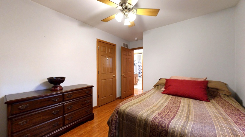 465 Peach, EAST DUBUQUE, Illinois 61025, 4 Bedrooms Bedrooms, ,3 BathroomsBathrooms,House,For Sale,Peach,202603021