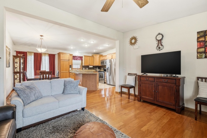 465 Peach, EAST DUBUQUE, Illinois 61025, 4 Bedrooms Bedrooms, ,3 BathroomsBathrooms,House,For Sale,Peach,202603021